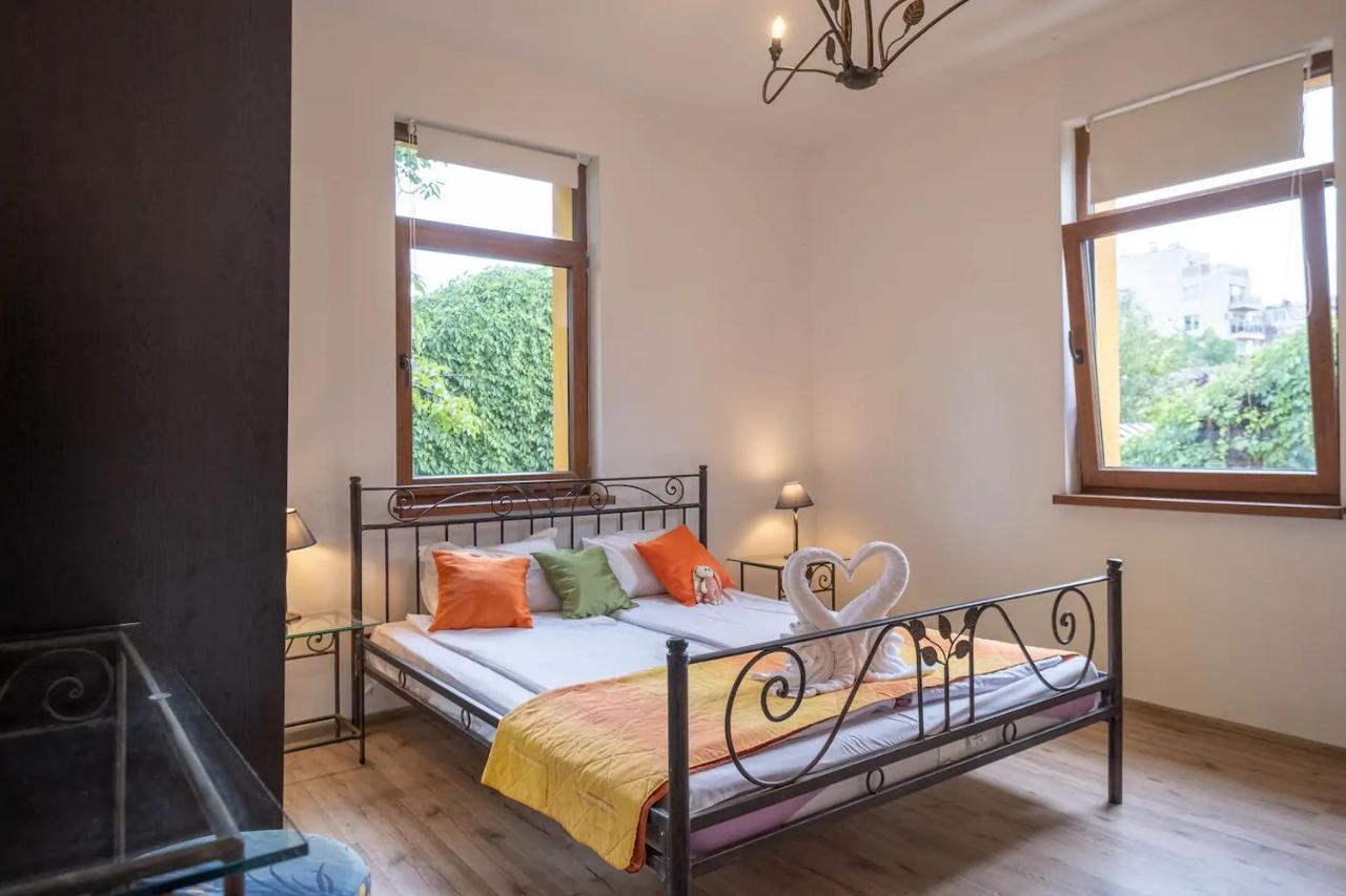 Entire Central House With Guest Rooms & Garden Софія Екстер'єр фото