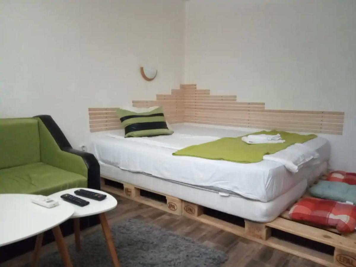 Entire Central House With Guest Rooms & Garden Софія Екстер'єр фото